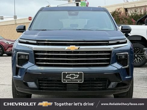 Used 2025 Chevrolet Traverse High Country AWD/4WD image 3