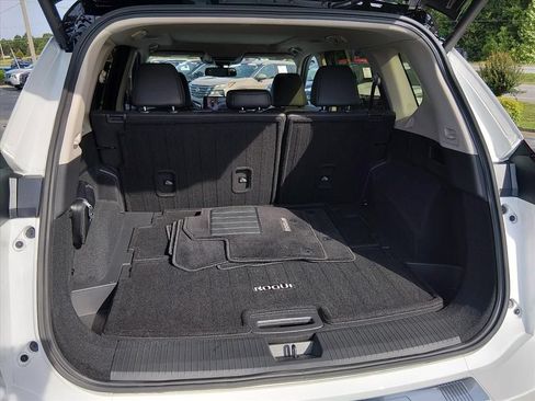 Certified 2025 Nissan Rogue Platinum w/ Tech Package FWD image 16