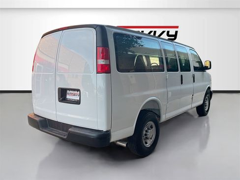 Used 2025 Chevrolet Express 2500 w/ Driver Convenience Package image 7