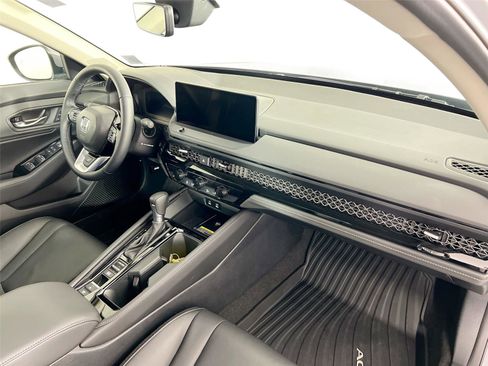 Used 2025 Honda Accord Touring image 31