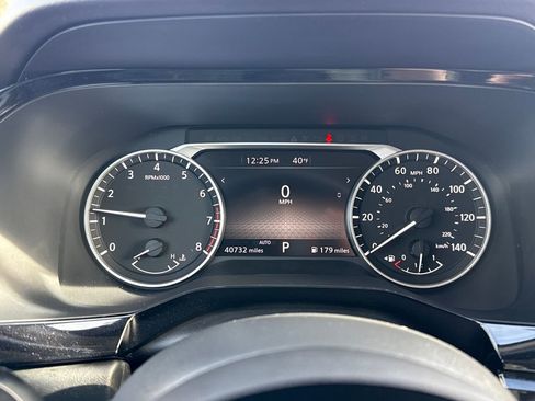 Used 2022 Nissan Pathfinder SV image 16