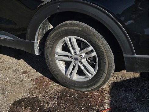 Used 2024 Ford Explorer XLT w/ Equipment Group 202A image 10