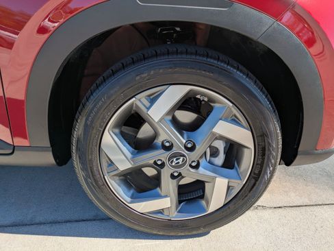 Certified 2024 Hyundai Venue SEL image 8