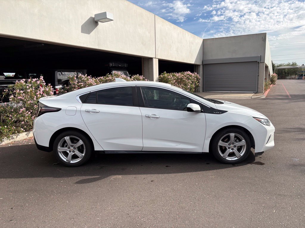 Used 2016 Chevrolet Volt LT FWD image 4