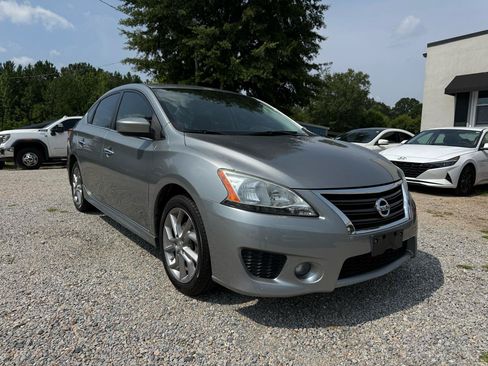 Used 2014 Nissan Sentra SR w/ SR Driver Package FWD image 3