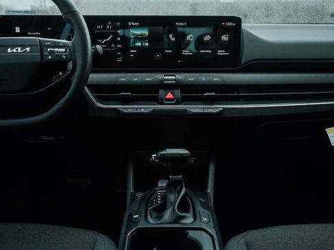 New 2025 Kia K4 EX image 15