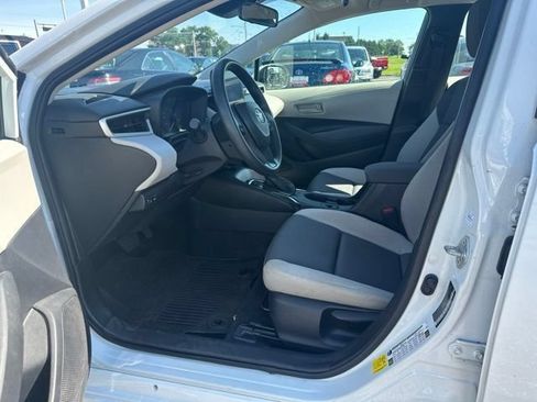 Used 2025 Toyota Corolla LE w/ LE Premium Package FWD image 15