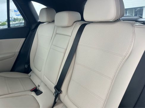 Used 2025 Mercedes-Benz GLC 300 image 11
