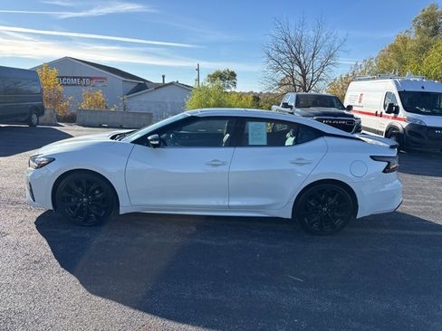 Used 2019 Nissan Maxima SR w/ Premium Package image 3