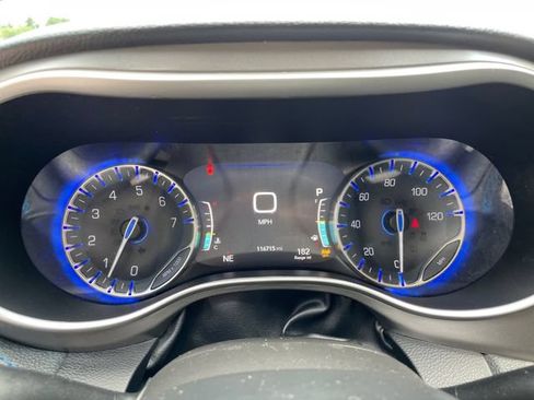 Used 2021 Chrysler Pacifica Touring w/ Cold Weather Group AWD/4WD image 29