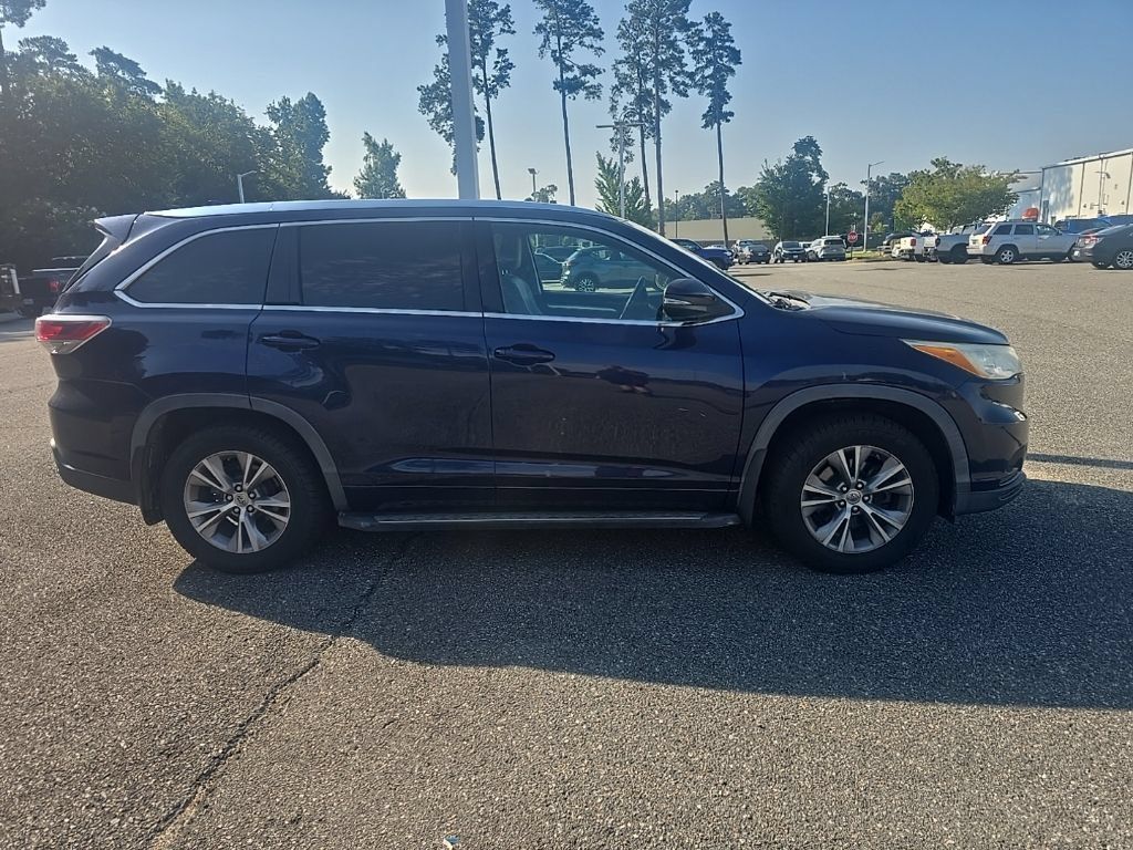 Used 2014 Toyota Highlander XLE AWD/4WD image 4