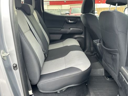 Used 2020 Toyota Tacoma TRD Off-Road image 13
