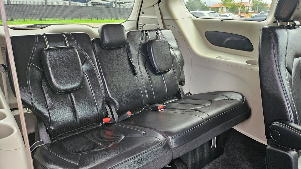 Used 2022 Chrysler Pacifica Touring-L FWD image 24