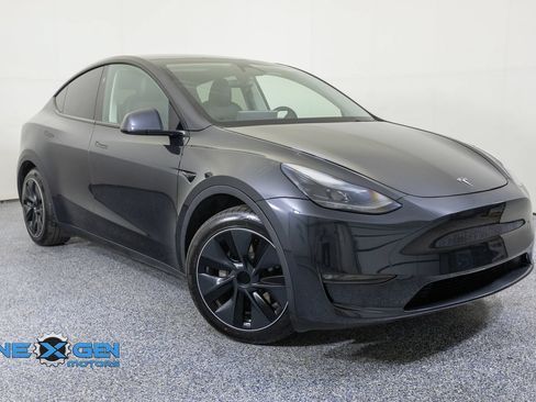Used 2024 Tesla Model Y Long Range AWD/4WD image 1