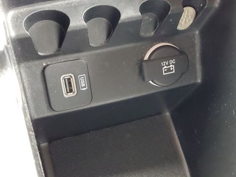 Used 2017 Jeep Cherokee Sport w/ Cold Weather Group AWD/4WD image 17