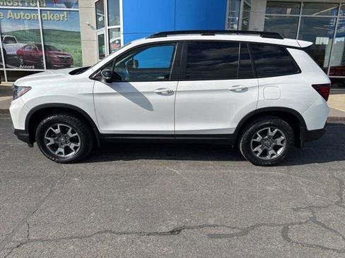 Used 2023 Honda Passport TrailSport image 2