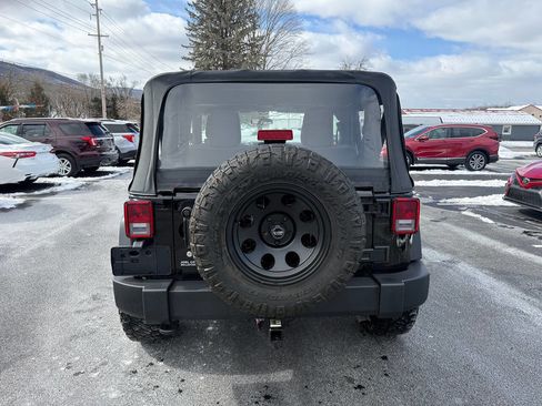 Used 2016 Jeep Wrangler Sport w/ Connectivity Group image 6