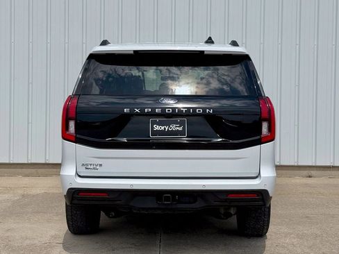 Certified 2025 Ford Expedition Active AWD/4WD image 5
