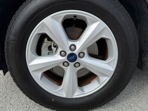 Used 2018 Ford Edge SE image 27