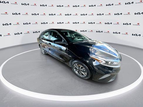 Certified 2023 Kia Forte LXS image 2