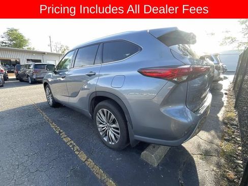 Used 2022 Toyota Highlander Platinum AWD/4WD image 4