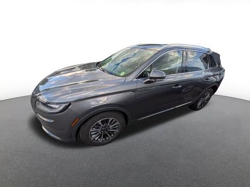 Used 2023 Lincoln Nautilus AWD w/ Premium Package image 2