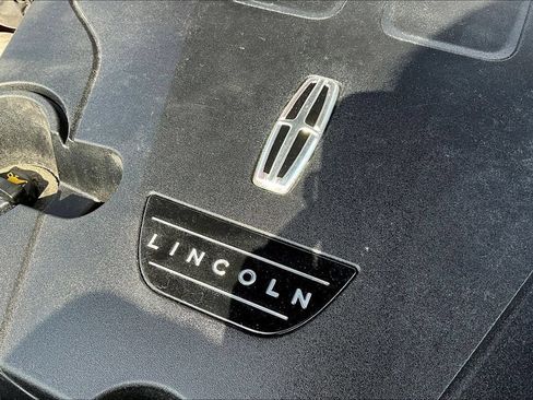 Used 2017 Lincoln Continental Reserve w/ Technology Package FWD image 33