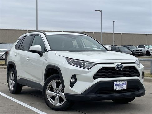 Used 2021 Toyota RAV4 XLE Premium image 2