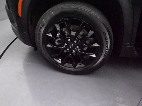Used 2023 Chevrolet Traverse LT FWD image 13