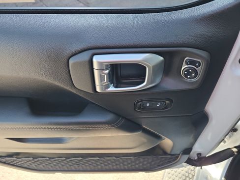 Used 2021 Jeep Wrangler Unlimited Sahara image 14