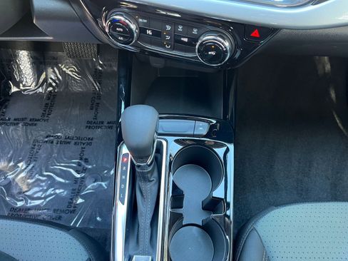 Used 2025 Chevrolet Trax LT image 39