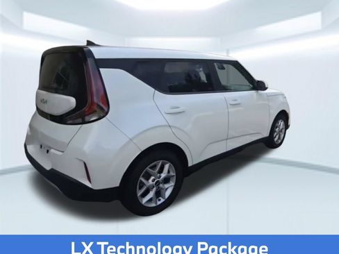 Used 2023 Kia Soul LX w/ Option Group 015 FWD image 2