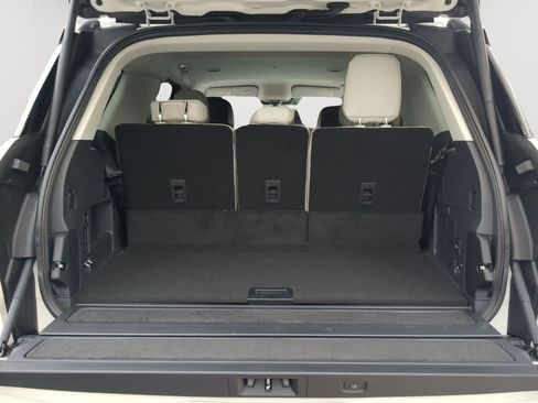 New 2026 Lincoln Navigator Premiere AWD/4WD image 23