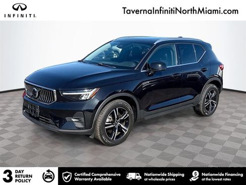 Used 2023 Volvo XC40 B5 Plus AWD/4WD image 1
