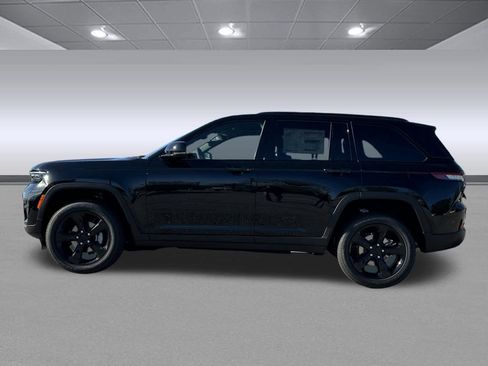 New 2025 Jeep Grand Cherokee Altitude image 4
