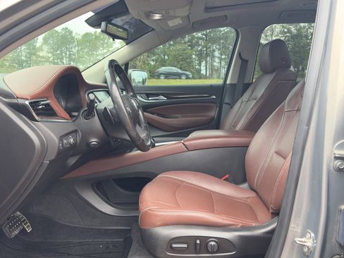 Used 2019 Buick Enclave Avenir FWD image 11
