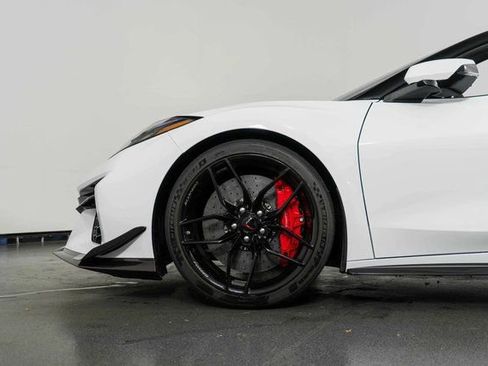 Used 2025 Chevrolet Corvette Z06 w/ Z07 Performance Package image 12