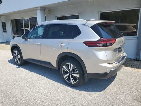 Certified 2025 Nissan Rogue SL w/ SL Premium Package FWD image 2