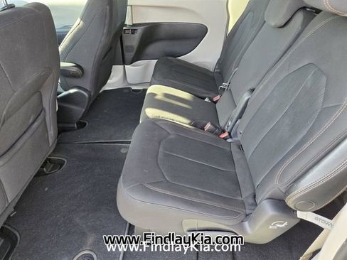 Used 2019 Chrysler Pacifica Touring Plus w/ Tire & Wheel Group FWD image 13