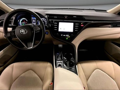 Used 2019 Toyota Camry LE FWD image 6