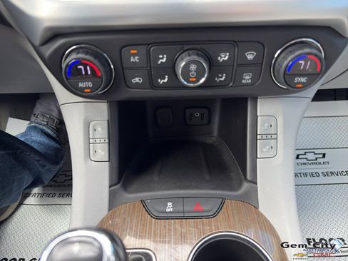 Used 2018 GMC Acadia SLE AWD/4WD image 21