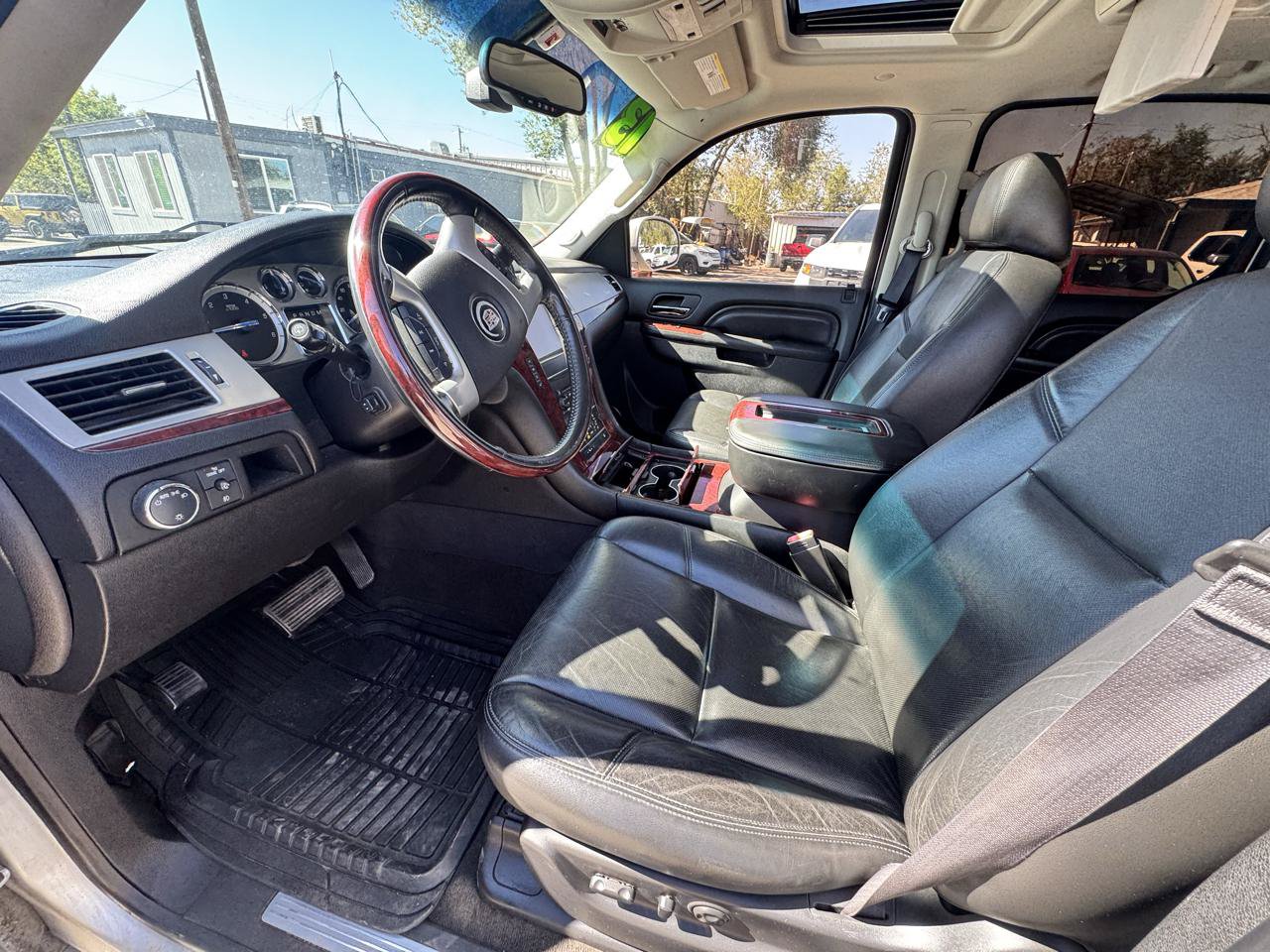 Used 2013 Cadillac Escalade ESV Premium AWD/4WD image 19