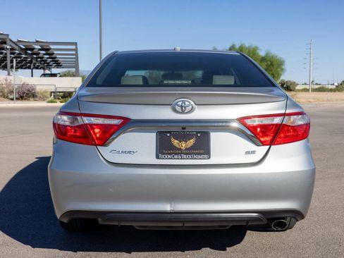 Used 2016 Toyota Camry SE image 4