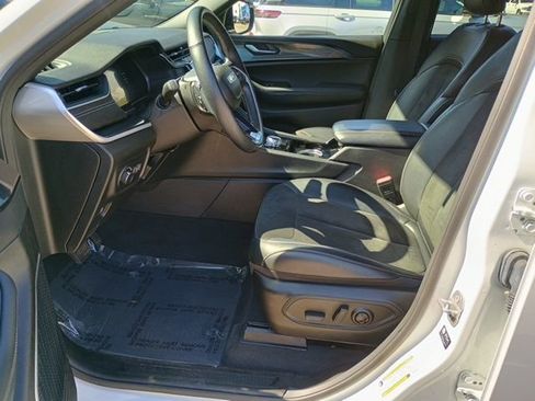 Used 2022 Jeep Grand Cherokee L Laredo image 25