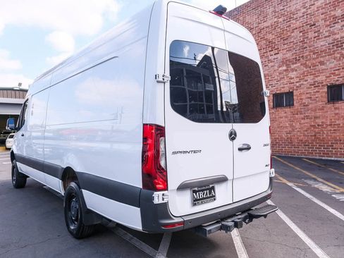 Used 2024 Mercedes-Benz Sprinter 2500 image 8