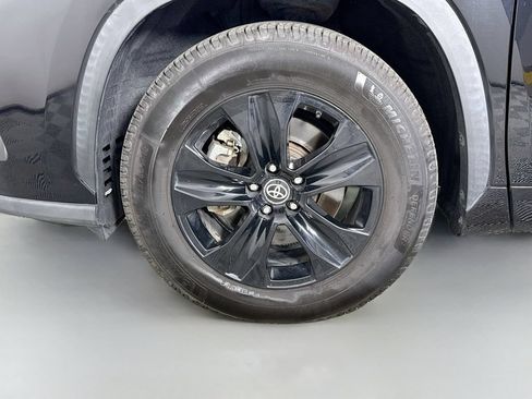 Used 2020 Toyota Highlander XLE FWD image 33