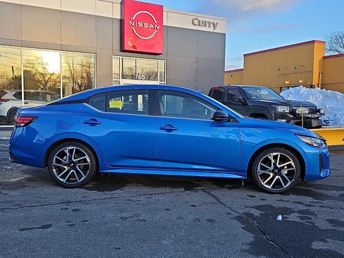 Used 2025 Nissan Sentra SR w/ SR Premium Package image 7