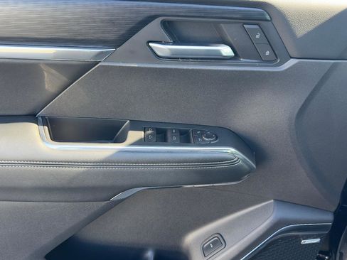 Used 2025 GMC Acadia Elevation image 15