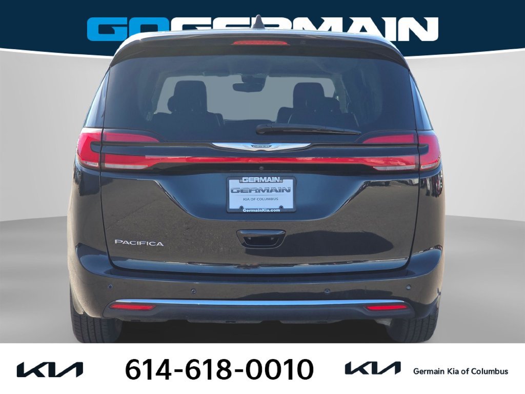 Used 2023 Chrysler Pacifica Touring-L FWD image 9