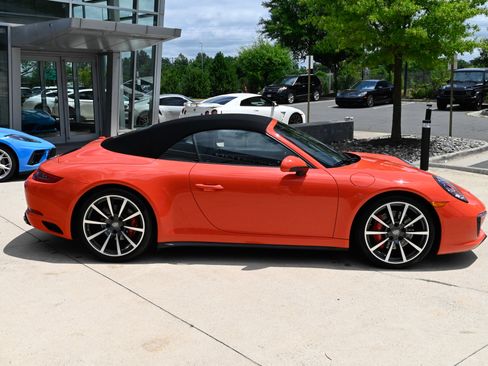 Used 2019 Porsche 911 Cabriolet image 4